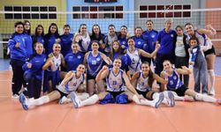 Toroslar Belediyesinin Kadın Voleybol Takımı Zirve Yürüyüşünü Sürdürüyor