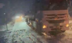 Muş’ta mahsur kalan 5 araçtaki 13 kişi kurtarıldı