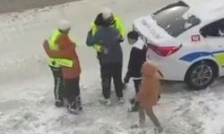 Trafik Polisleri Çocuklarla Kartopu Oynadı