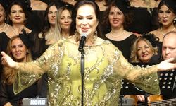 Türkan Şoray, ‘İyilik Korosu’ İle Mersin’de Sanatseverlerle Buluştu