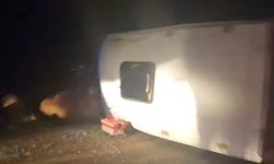 İnşaat işçilerini taşıyan minibüs devrildi: 16 yaralı