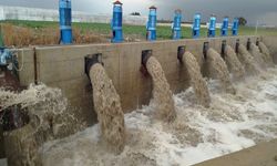 Tarsus’ta Sağanak Yağmur: Tarlaları Pompalar Kurtardı