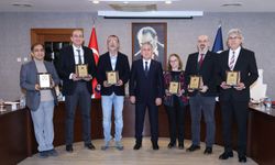 Profesörlük Ünvanı Alan ve İdari Görev Sürelerini Tamamlayan Öğretim Elemanlarına Belge ve Plaket Takdim Edildi