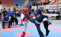 MEÜ Üniversite Takımı Ünilig Kick Boks Şampiyonasından Madalyalarla Döndü
