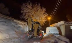 Yolu kapanan köyde ’hasta kurtarma operasyonu’