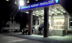 Diyarbakır İl Emniyet Müdürlüğü Binası Önüne Patlayıcı Atıldı