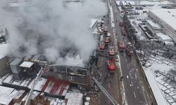 Çakmak Üretim Fabrikasında Yangın: Ekipler Müdahale Ediyor