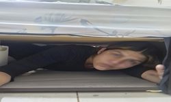 Kartla Kapı Açan Hırsız Polis Baskınında Bazanın Altından Çıktı