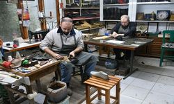‘Yaşayan İnsan Hazinesi’ Usta Körüklü Çizme Geleneğini Oğluyla Yaşatıyor