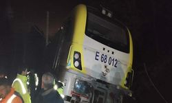 Raydan Çıkan Trenin Lokomotifi 13 Saat Sonra Raya Alındı, Hat Yeniden Açıldı