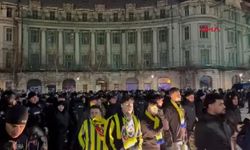 Fenerbahçeli taraftarlar Bükreş sokaklarını tezahüratlarla inlettiler