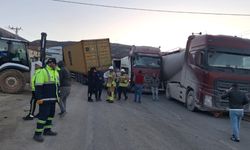 Buzlanan Yolda 11 Araç Zincirleme Kazaya Karıştı