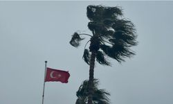 Mersin’de Fırtına Hayatı Olumsuz Etkiliyor