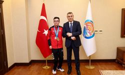 Avrupa Şampiyonu Mahmut Arda Doğan, Vali Toros’u Ziyaret Etti