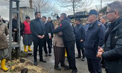 Mersin’de Sel Mesaisi: Vali Toros Hem Toroslar’da Hem Erdemli’de Sahaya İndi