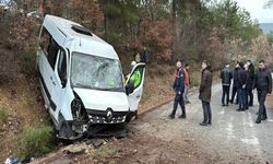 Karabük’te Minibüs 5 Metreden Uçtu: 16 Öğrenci ve Şoför Yaralandı