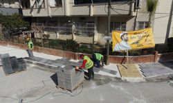 Tarsus Belediyesi Kent Genelinde Kaldırım Yenileme Çalışması Yapıyor