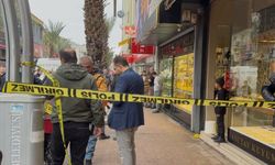 Altın Alır Gibi Yaptı, Silahla 100 Gram Külçeyi Alıp Kaçtı