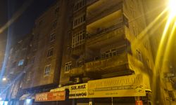Diyarbakır’da kolonlardan 1’i çatlayan 5 katlı 2 bitişik bina tahliye edildi