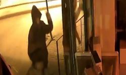 Kaldırım Taşıyla Camları Kıran Şüpheliler İş Yerini Soydular