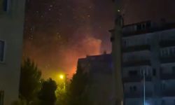 Terasta yakılan mangaldan savrulan kıvılcımlarla çatı katı yandı