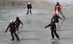 Yarıyıl Tatiline Özel Ücretsiz Buz Pisti Vatandaşlarla Buluşuyor