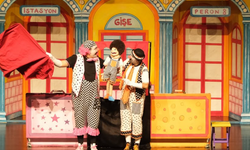 'İki Bavul Dolusu' Tiyatrosu Seyircilerle Buluşuyor