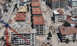 Depremde 35 kişinin hayatını kaybettiği Velioğlu Apartmanı ve Meral İş Hanı davalarında karar