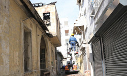 Tarihi Mersin Evindeki Yangın Sonrası Çatı Temizlendi