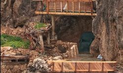 Antalya Falezlerinde Kaçak Yapı Skandalı: 40 Metrelik Uçurumlarda Barakalar Ortaya Çıktı