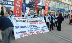 Emekliler "Geçinemiyoruz" Eylemlerini Sürdürüyor