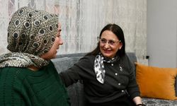 Dudu İrem Toros koruyucu aile yanındaki çocuğu ziyaret etti