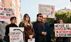 Özgecan Aslan Tarsus'ta Karanfillerle Anıldı