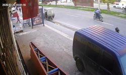 Kameralara yansıyan kaza: Motosiklet yayayı yaraladı