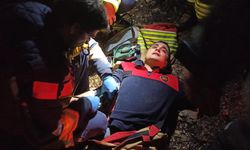 Dereye Uçan Kepçede Kurtarma Yapan İtfaiyeciler Hastaneye Kaldırıldı