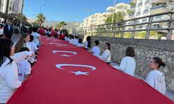 Silifke'de  'Bayrak Sevgisi' Temasıyla Yürüyüş Düzenlendi