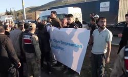 Depremzede Vatandaşlar Özgür Özele ‘Bugüne kadar neredeydin’ Diyerek Tepki Gösterdi