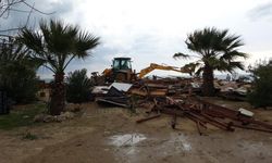 Kültür ve Turizm Bakanlığı Kararıyla Side Büyük Plaj’daki 15 İşletme Yıkıldı