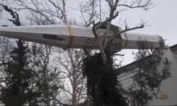 Şiddetli Rüzgar Cami Minaresini Devirdi