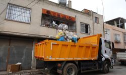 Mersin’de Koku İhbarı Üzerine Temizlenen Evde 115 Bin Lira ve Ruhsatsız  Silah Bulundu