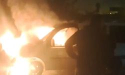 Park Halindeki Otomobil Alev Alev Yandı