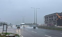 Antalya'da Sağanak Yağış Sürücülere Zor Anlar Yaşattı