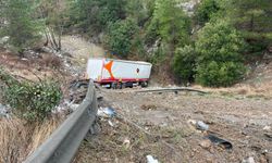 Kontrolden Çıkan Tır Şarampole Yuvarlandı