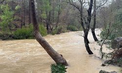 Mersin'in Bozyazı İlçesinde Sel ve Su Baskınına Karşı Ekipler Harekete Geçti