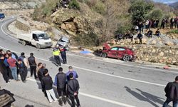 Kum Yüklü Kamyon ile 2 Otomobil Çarpıştı: Alanya’da 1 Kişi Hayatını Kaybetti