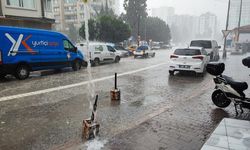 Adana'da Yağmur Nedeniyle Bazı Mahallelerde Yollar Nehre Döndü