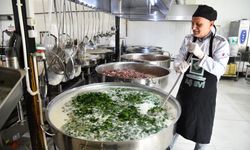 Osmaniye'de 10 bin kişilik iftar yemeği vatandaşlarla buluşuyor