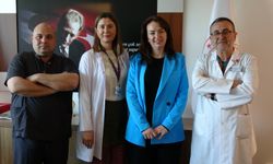 Pandemide ölümle burun buruna gelen anne doktorlarıyla buluştu