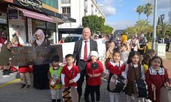 Miniklerden Ramazan davullarıyla renkli görüntüler oluşturdu