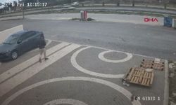 Antalya'da hafif ticari aracın çarptığı midibüs devrildi